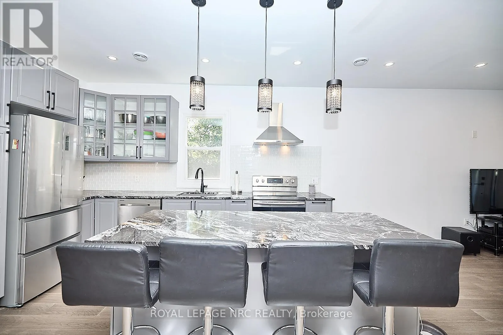 2 FAIRBURN AVENUE