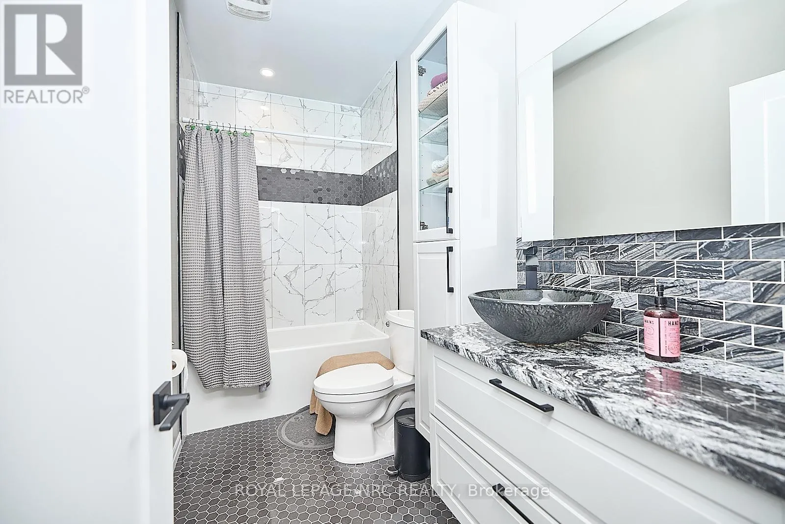 2 FAIRBURN AVENUE