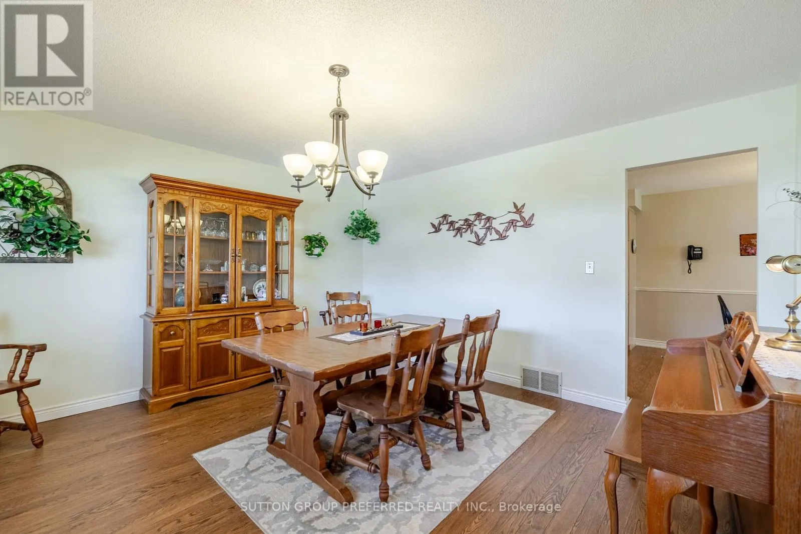 31 HAWKINS CRESCENT