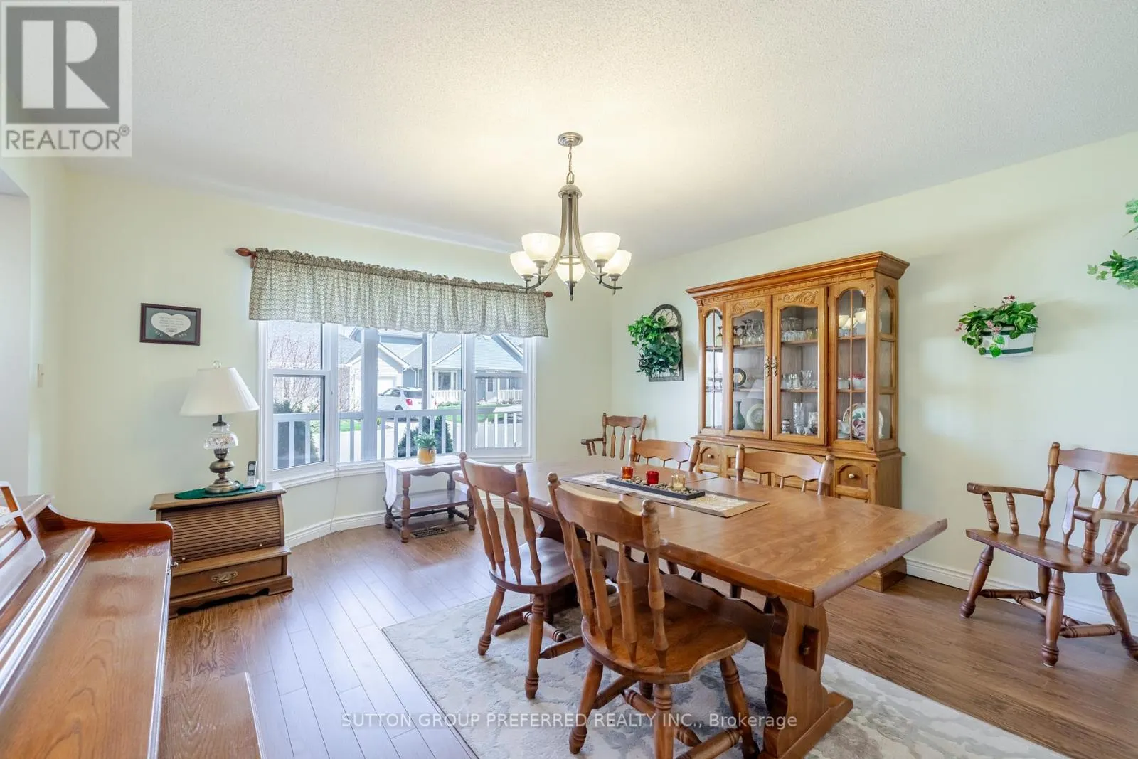 31 HAWKINS CRESCENT