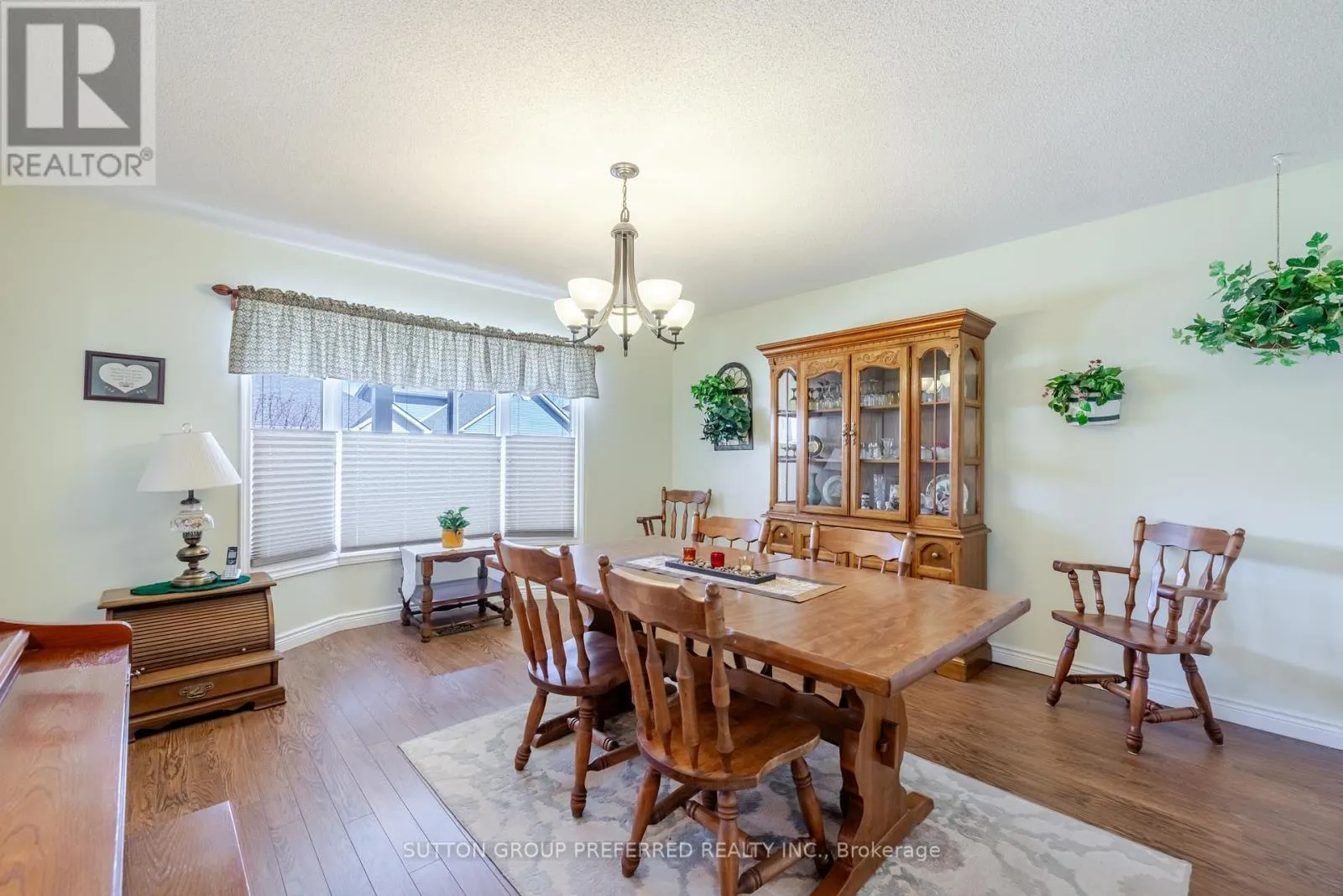 31 HAWKINS CRESCENT