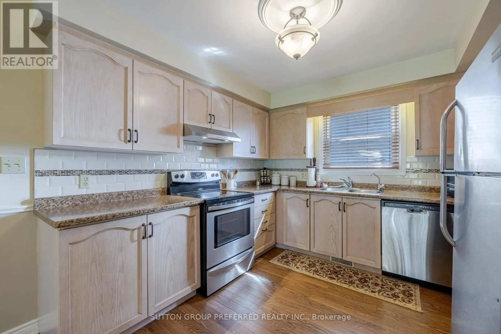 31 HAWKINS CRESCENT