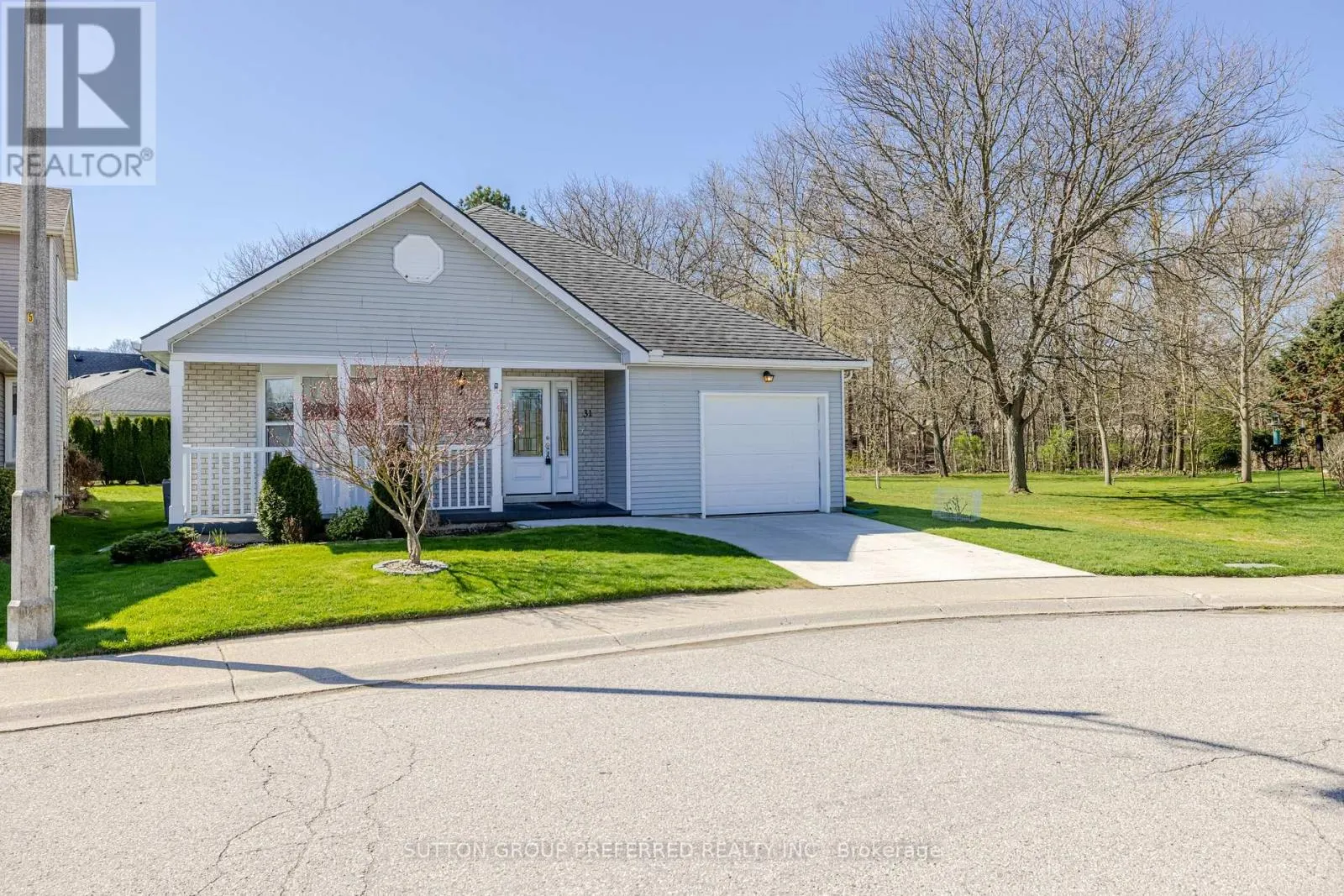 31 HAWKINS CRESCENT