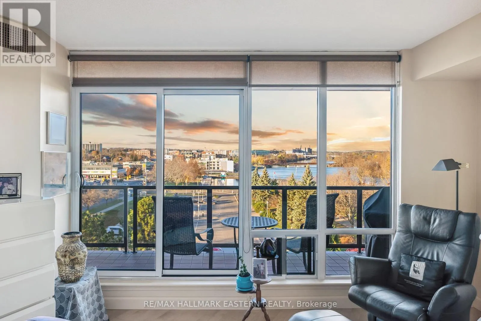 502 - 2 GEORGE STREET N, #502