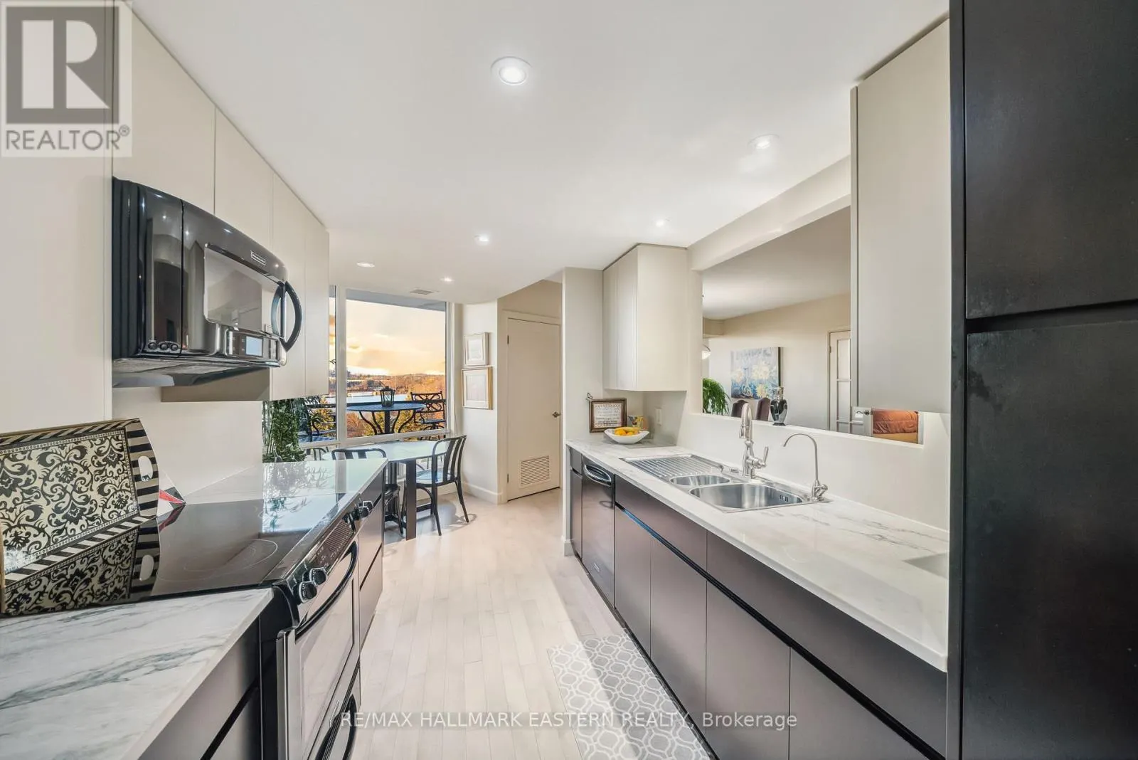 502 - 2 GEORGE STREET N, #502