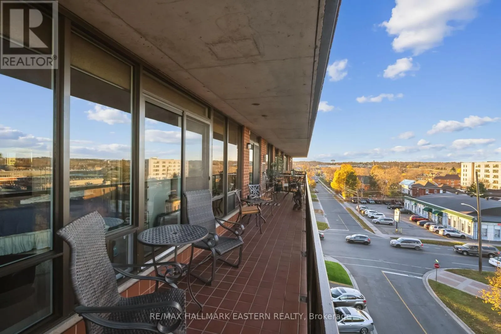 502 - 2 GEORGE STREET N, #502