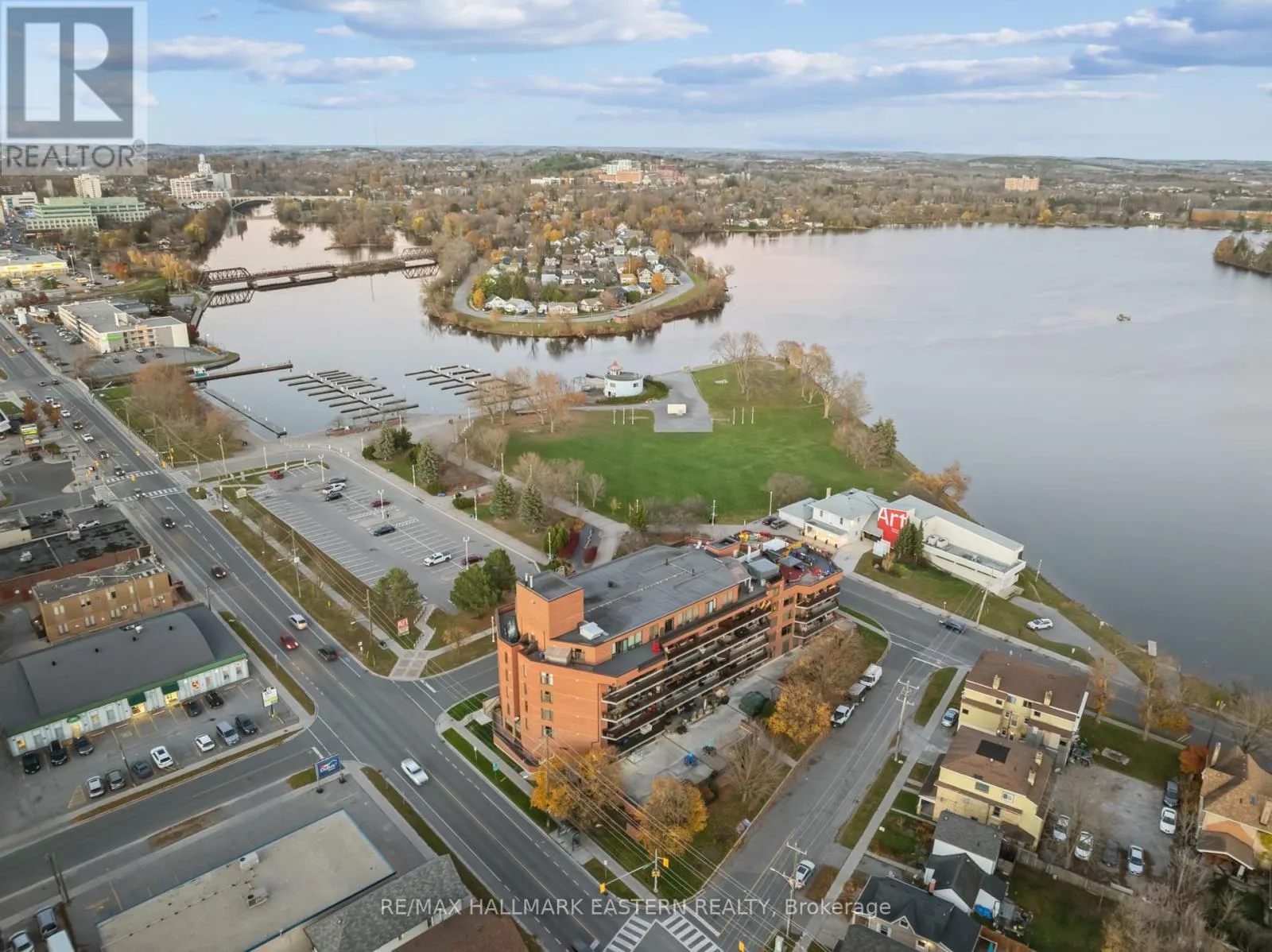 502 - 2 GEORGE STREET N, #502
