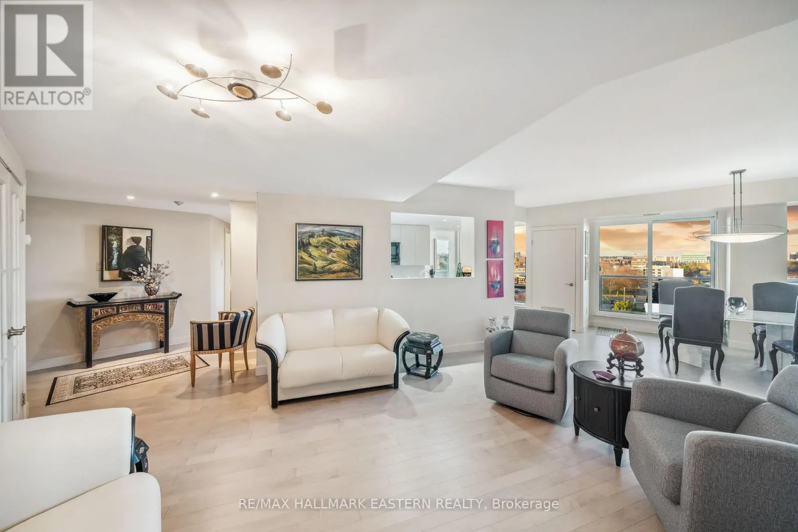 502 - 2 GEORGE STREET N, #502