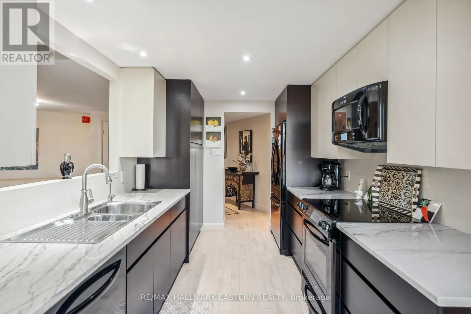 502 - 2 GEORGE STREET N, #502