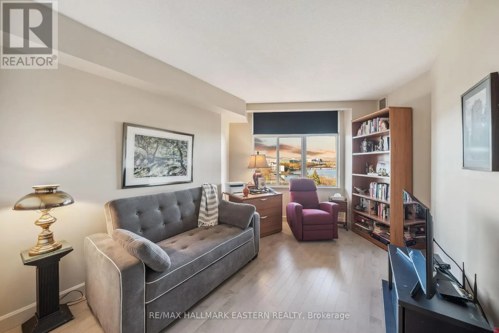 502 - 2 GEORGE STREET N, #502