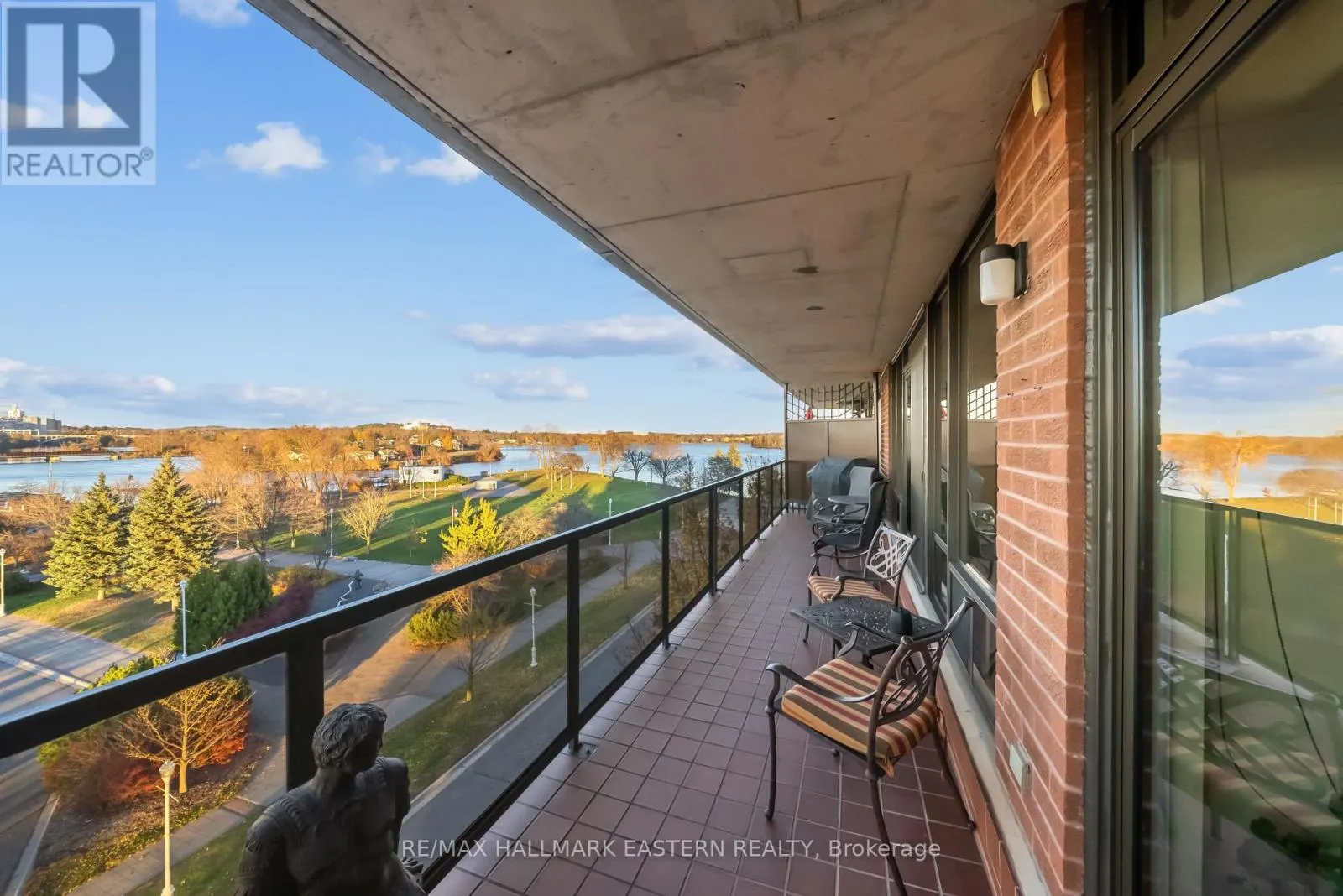 502 - 2 GEORGE STREET N, #502