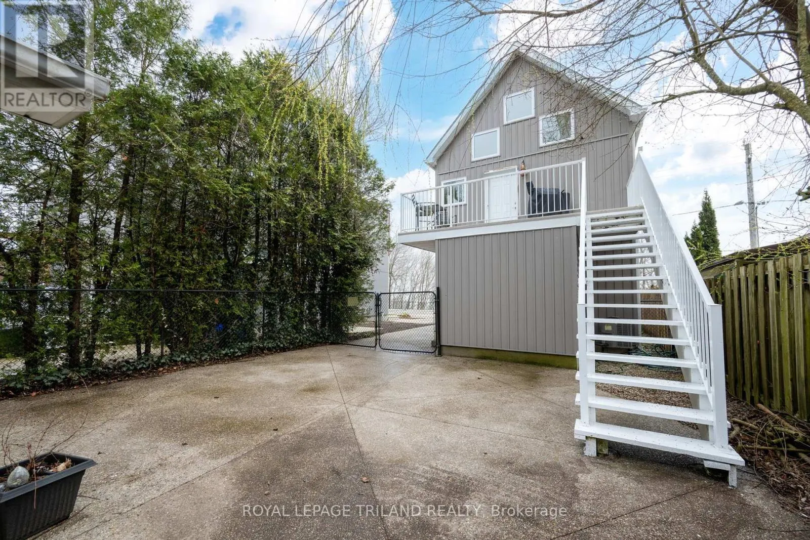387 FRONT STREET