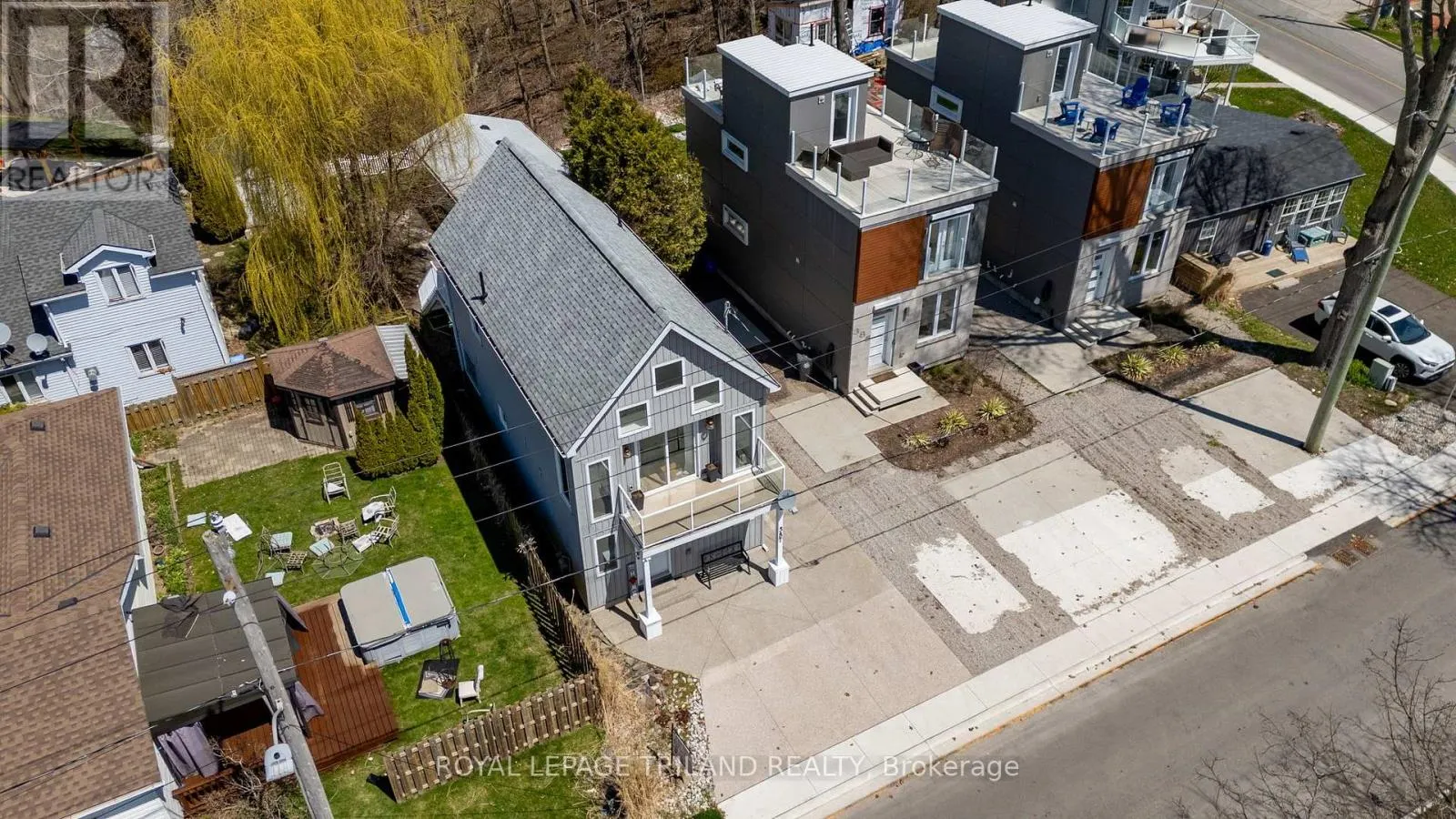 387 FRONT STREET