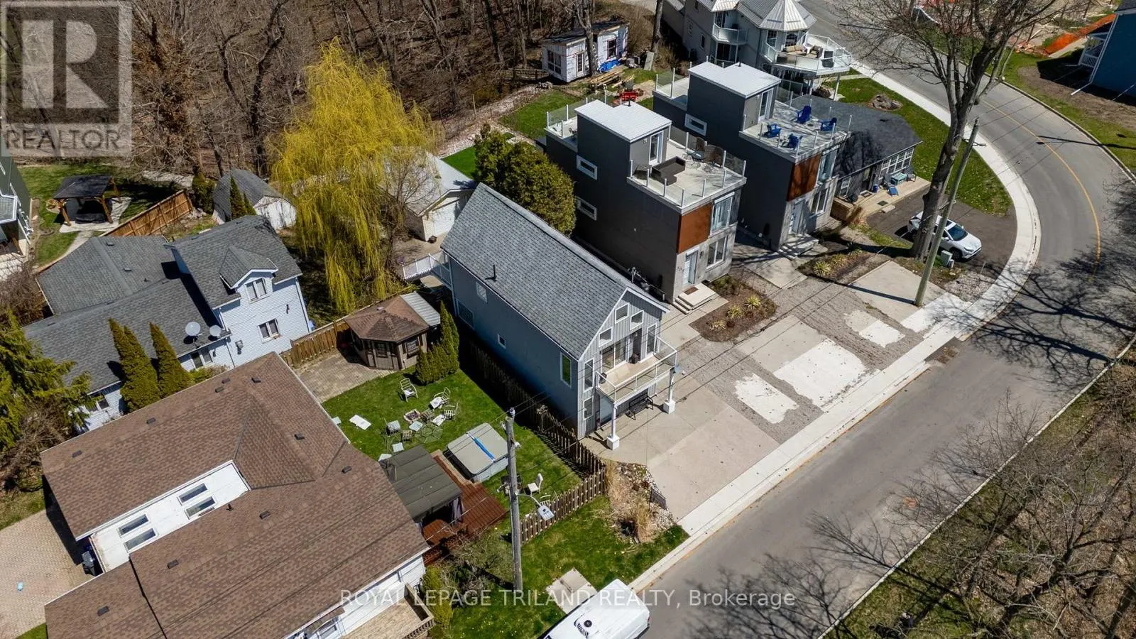 387 FRONT STREET