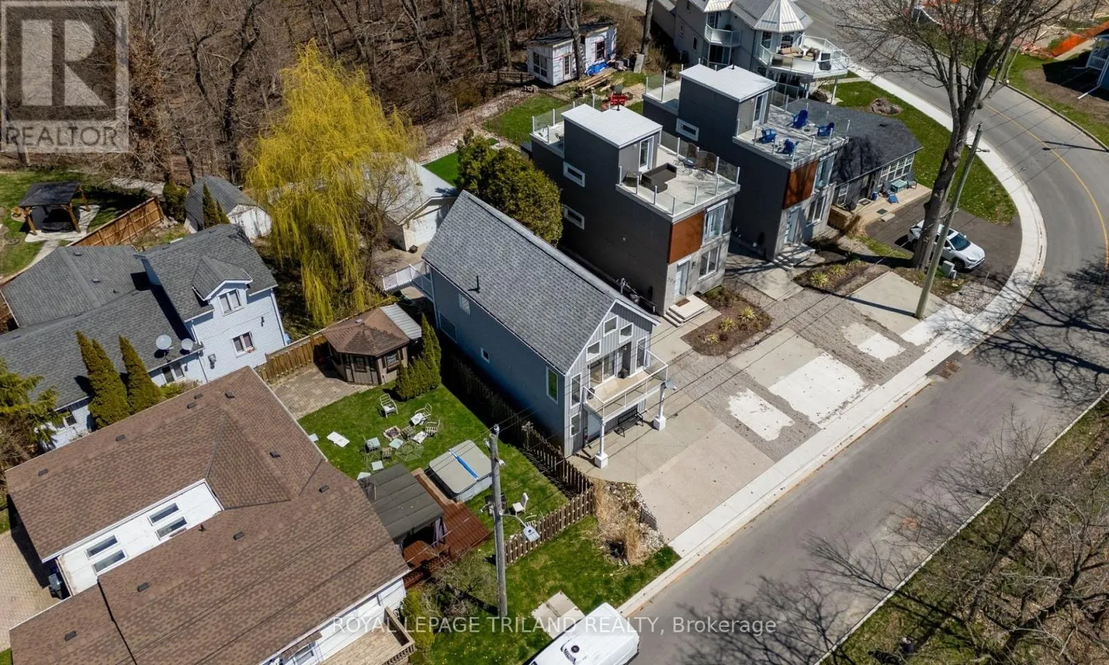 387 FRONT STREET