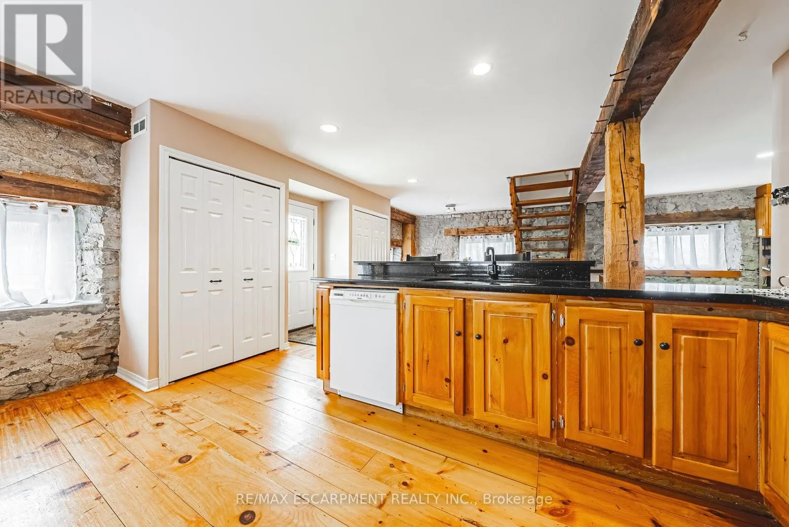 110 FREELTON ROAD