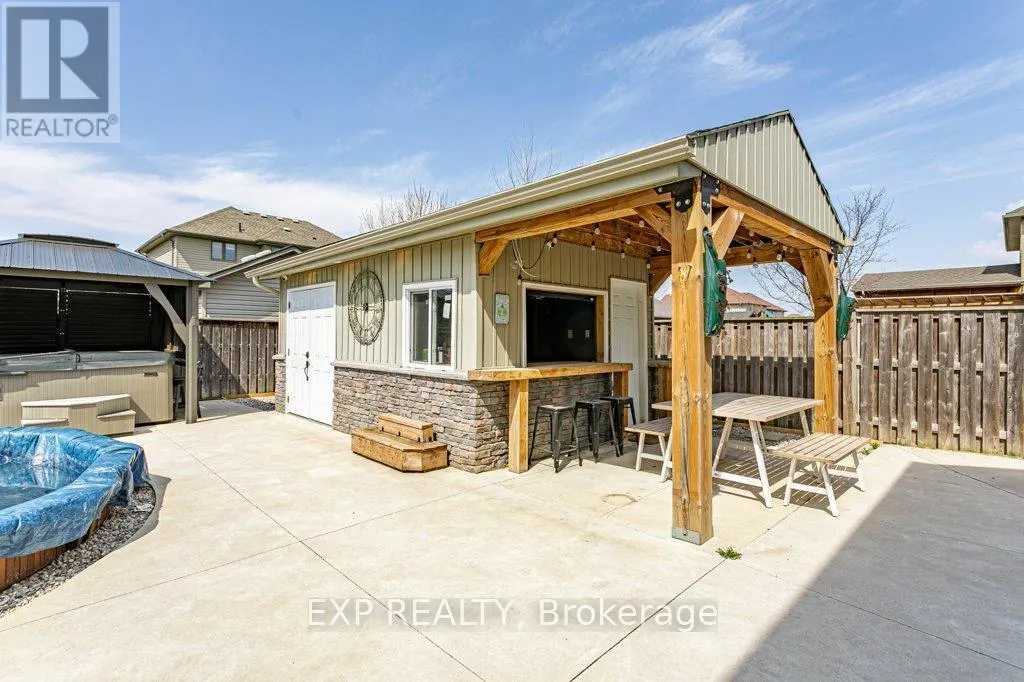 8 OLIVER CRESCENT
