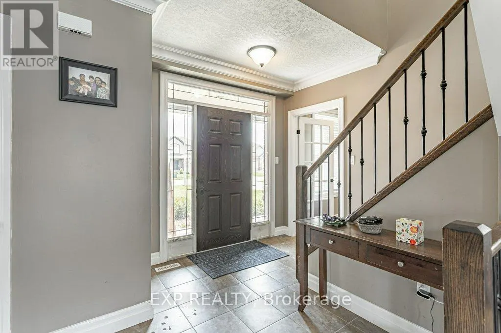 8 OLIVER CRESCENT