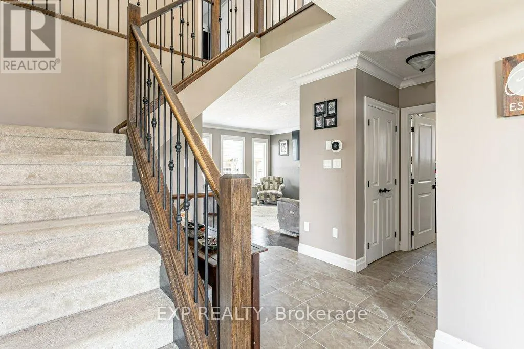 8 OLIVER CRESCENT