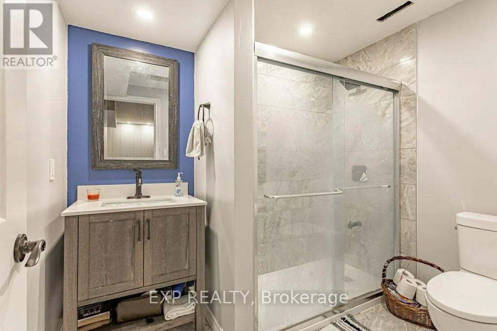 8 OLIVER CRESCENT