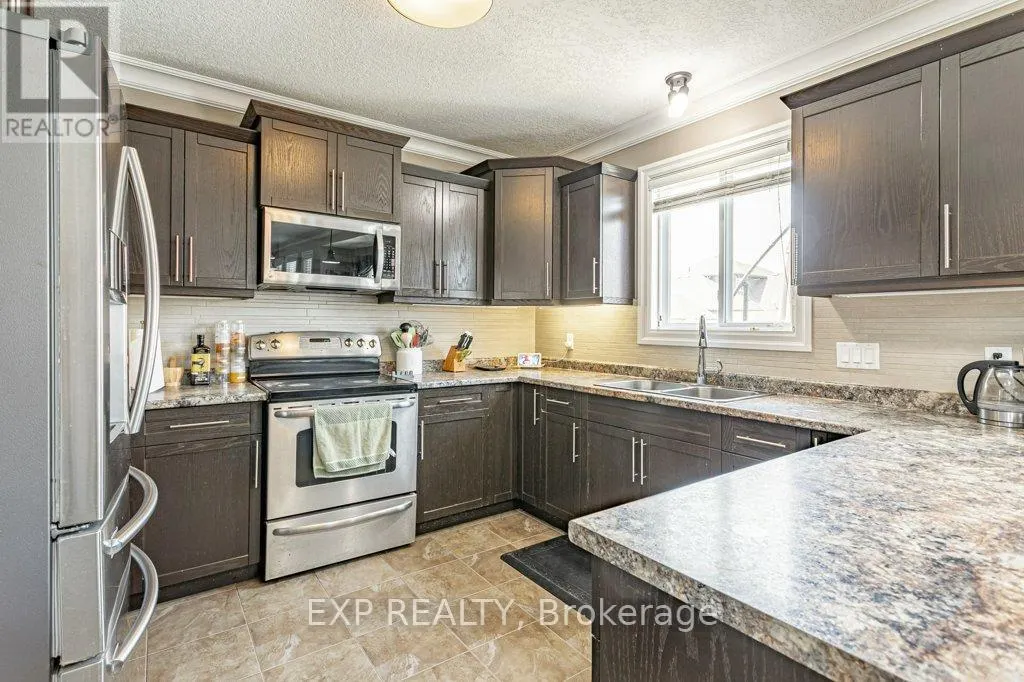8 OLIVER CRESCENT