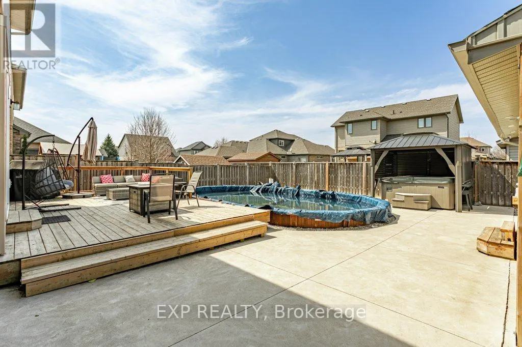 8 OLIVER CRESCENT