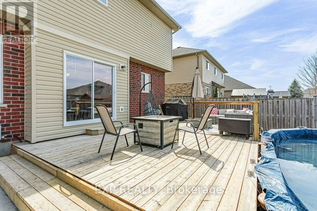 8 OLIVER CRESCENT