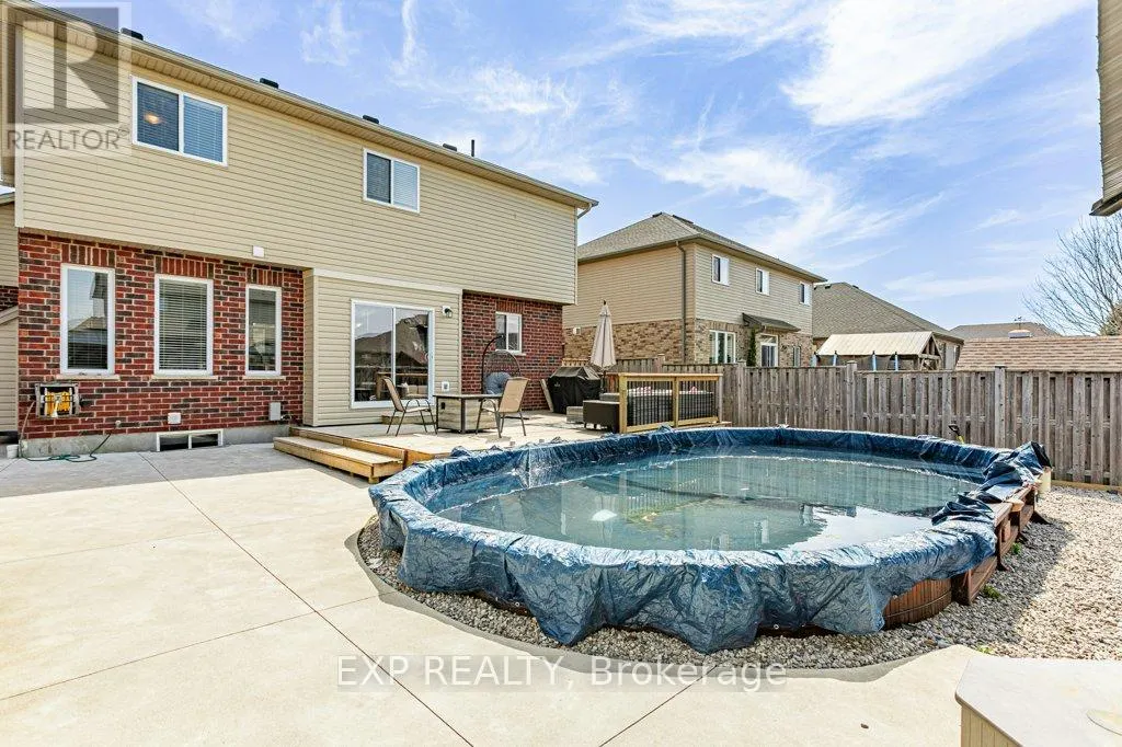 8 OLIVER CRESCENT