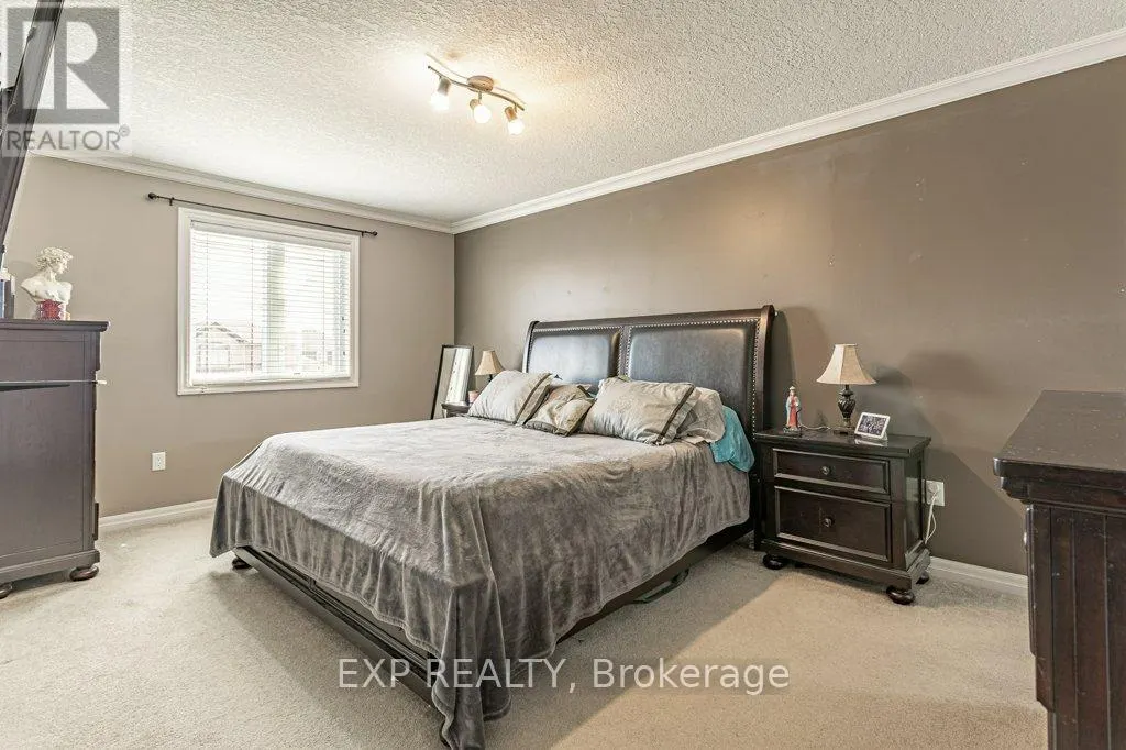 8 OLIVER CRESCENT