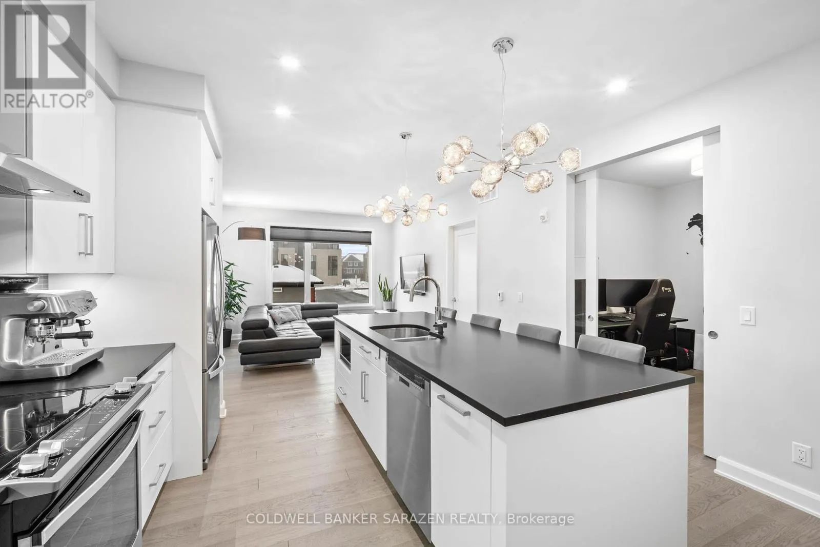 104 - 160 BOUNDSTONE WAY