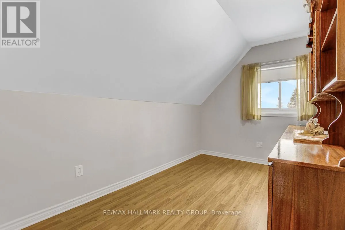 2527 OLD MONTREAL ROAD