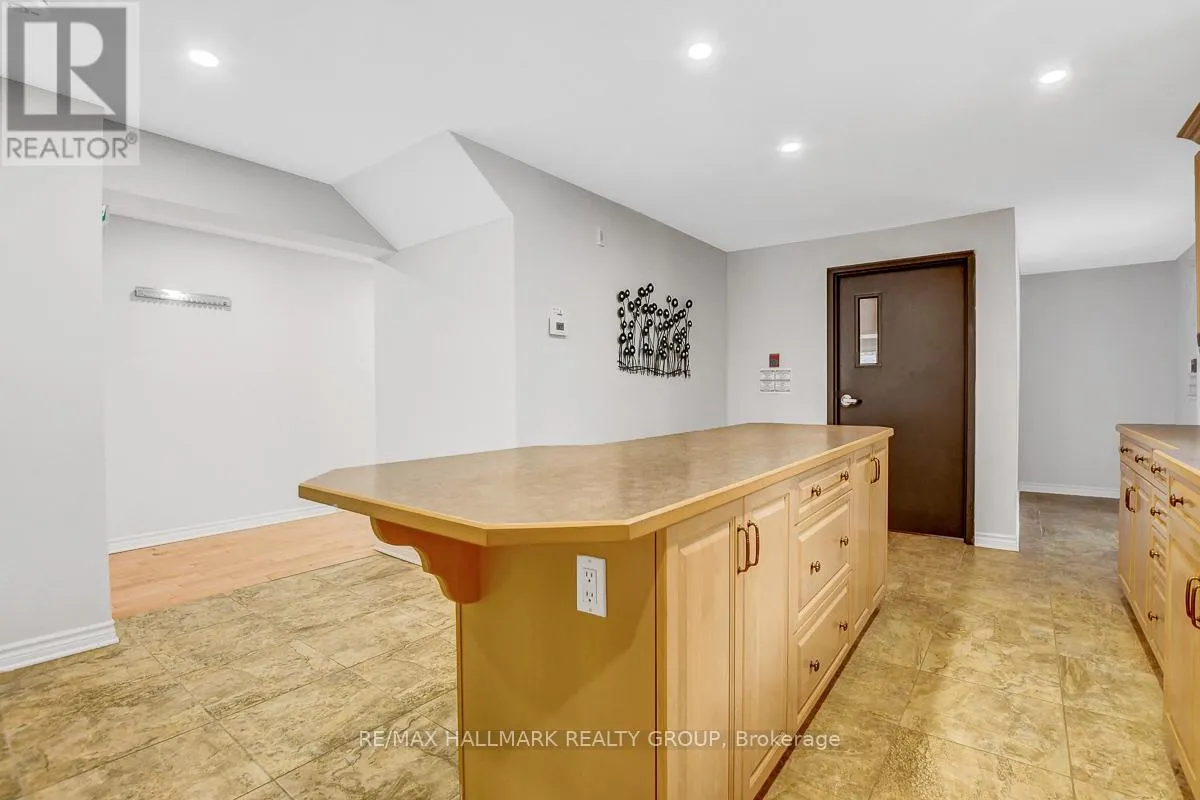 2527 OLD MONTREAL ROAD