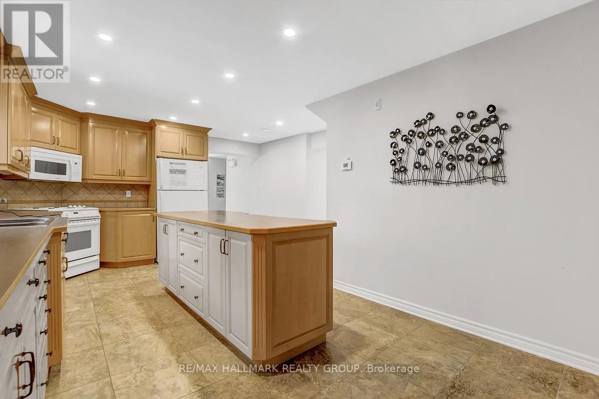 2527 OLD MONTREAL ROAD