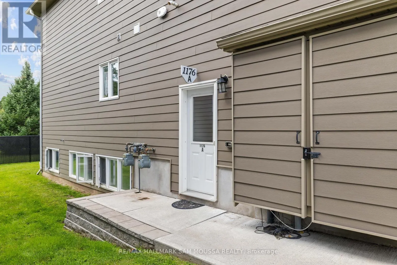 1176 SOUTH RUSSELL ROAD