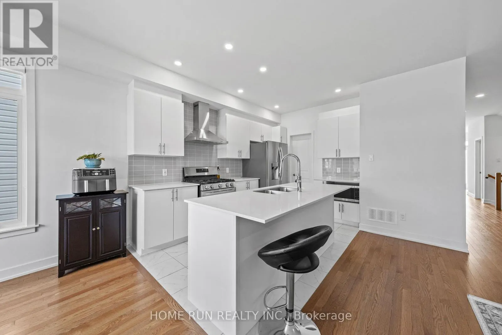 909 BECKTON HEIGHTS