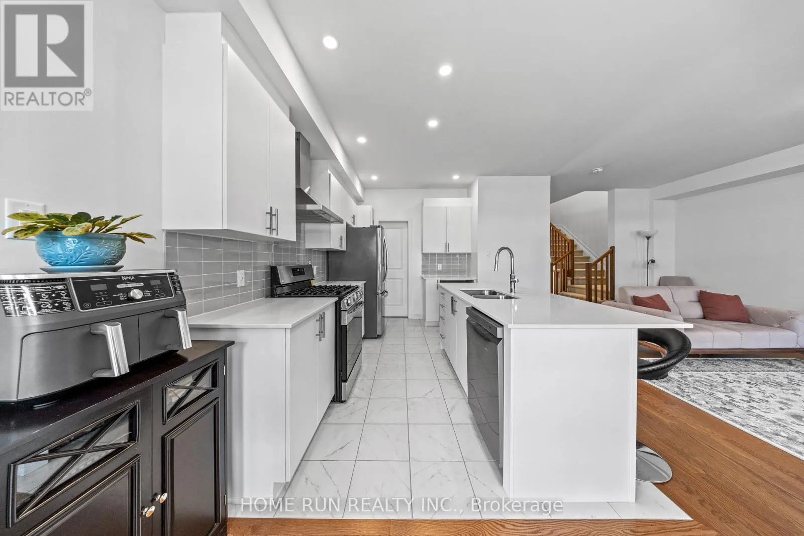 909 BECKTON HEIGHTS