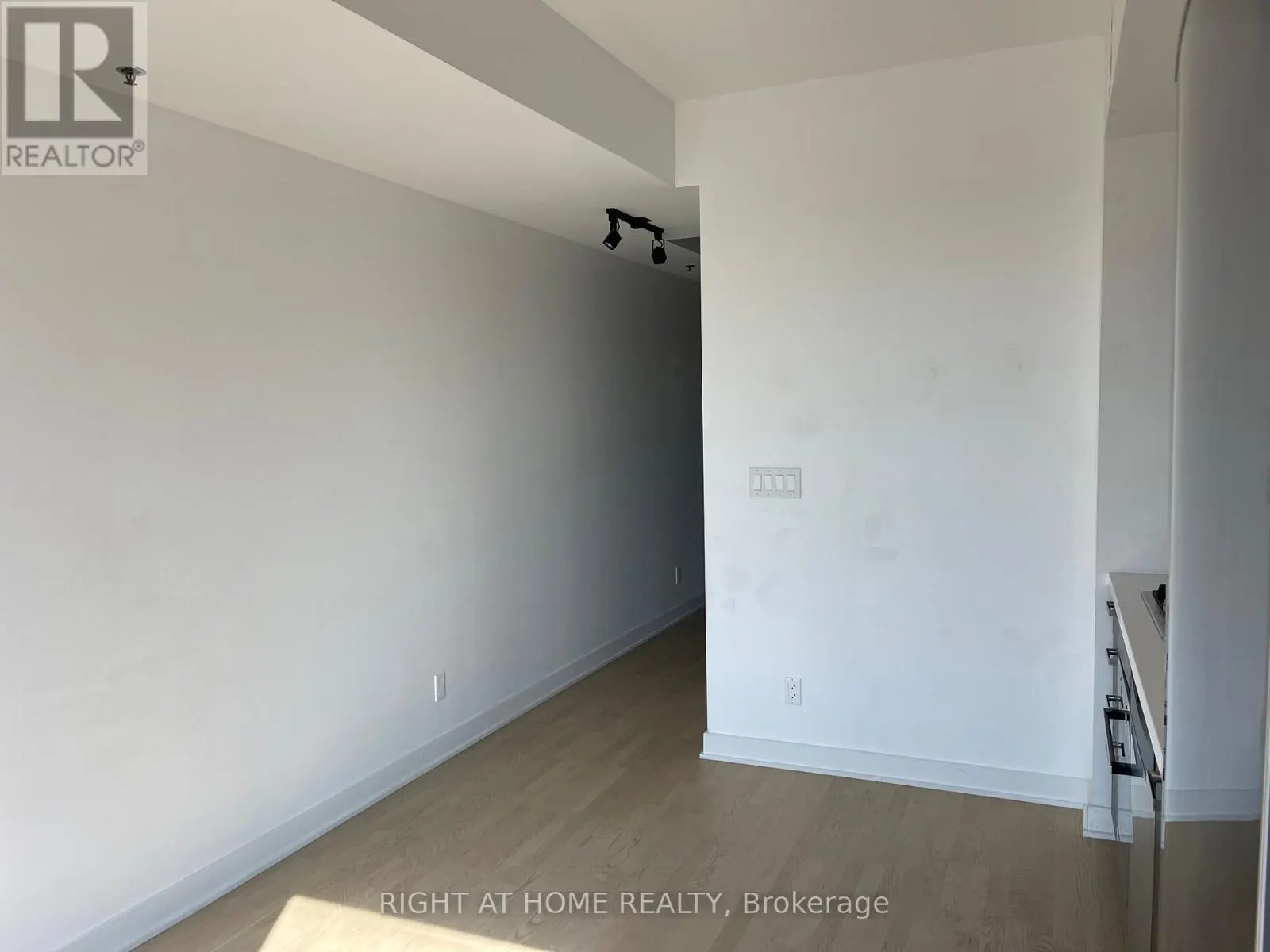 705 - 203 CATHERINE STREET