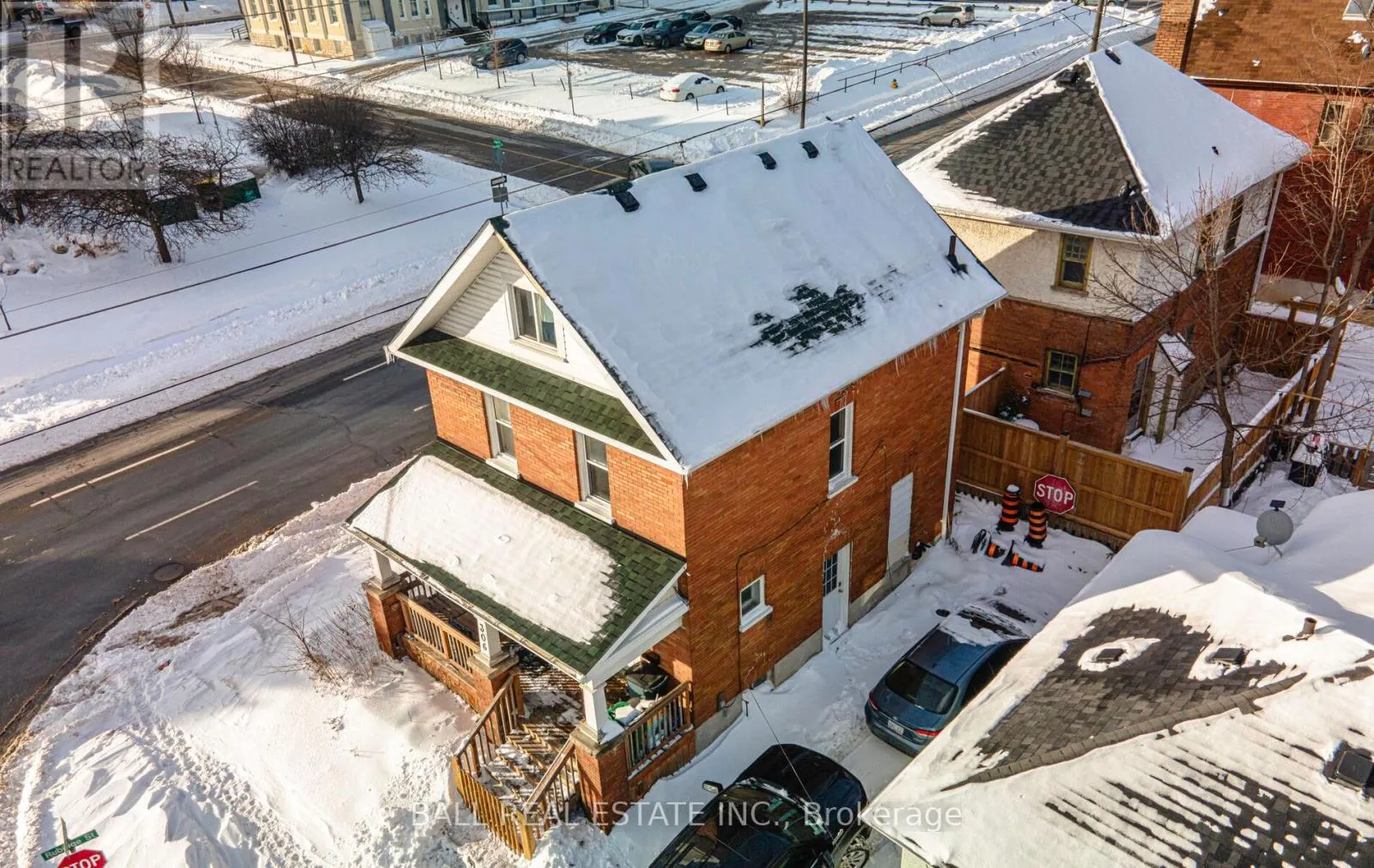 306 SIMCOE STREET