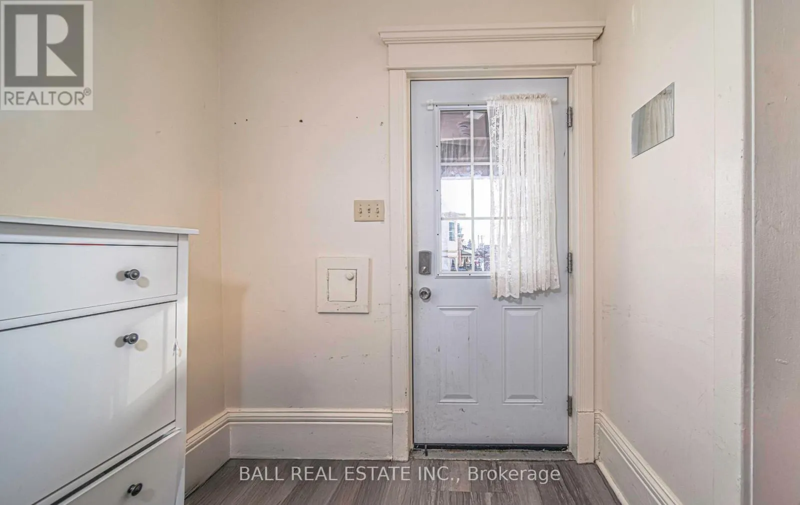 306 SIMCOE STREET