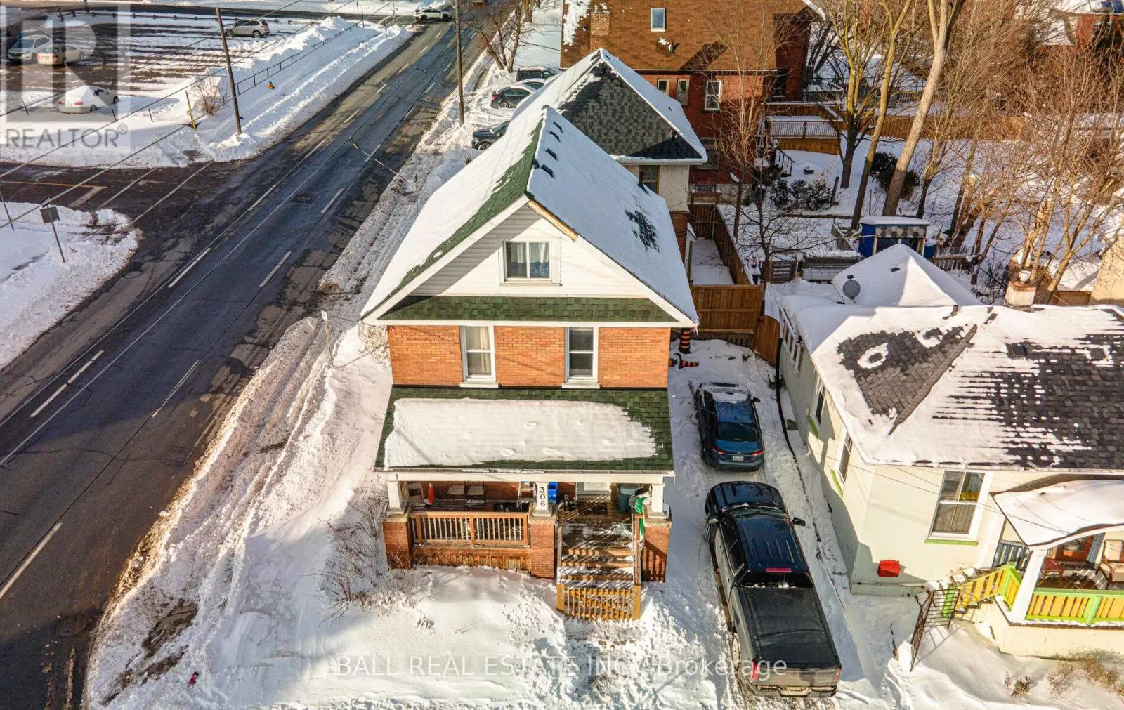 306 SIMCOE STREET