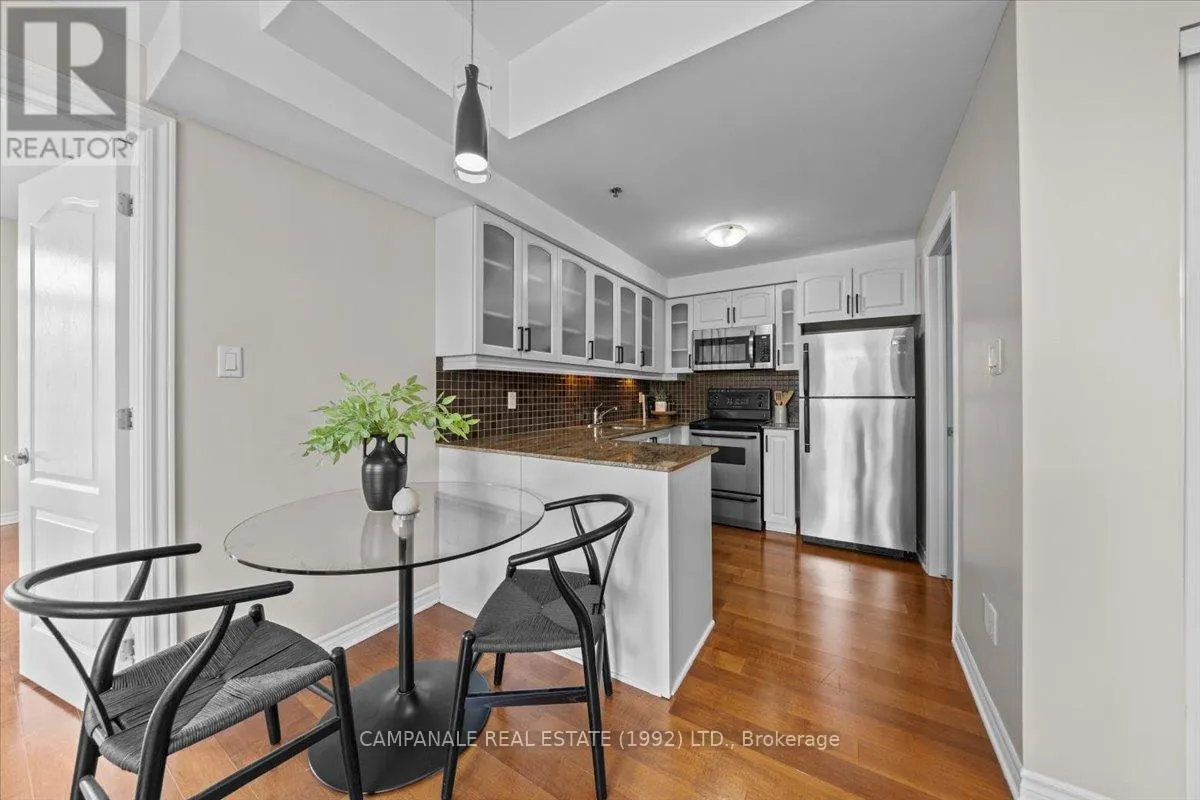 201 - 6 GROVE AVENUE