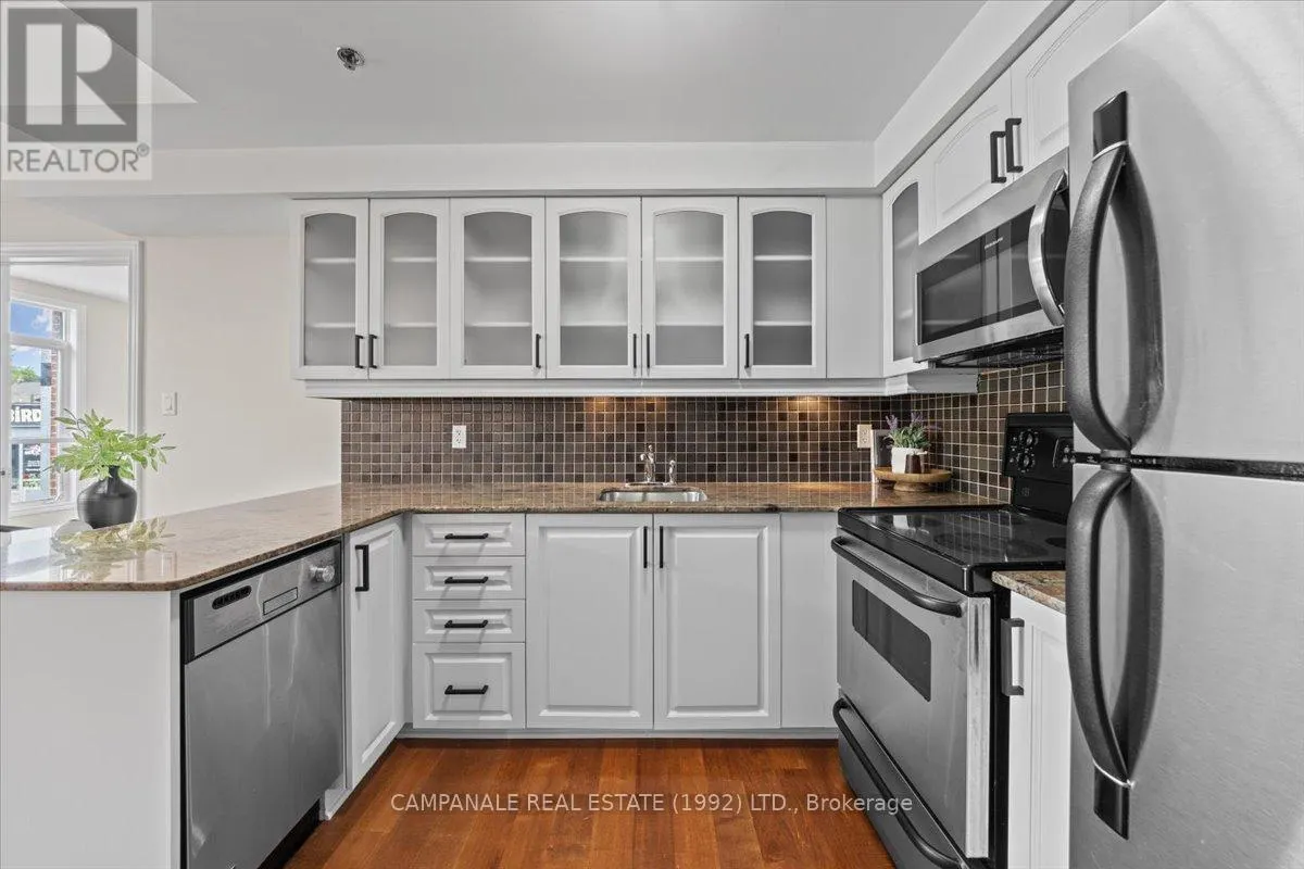 201 - 6 GROVE AVENUE