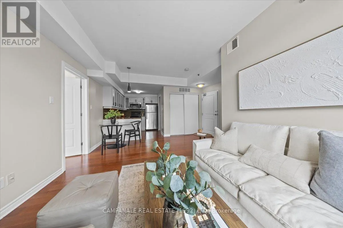 201 - 6 GROVE AVENUE