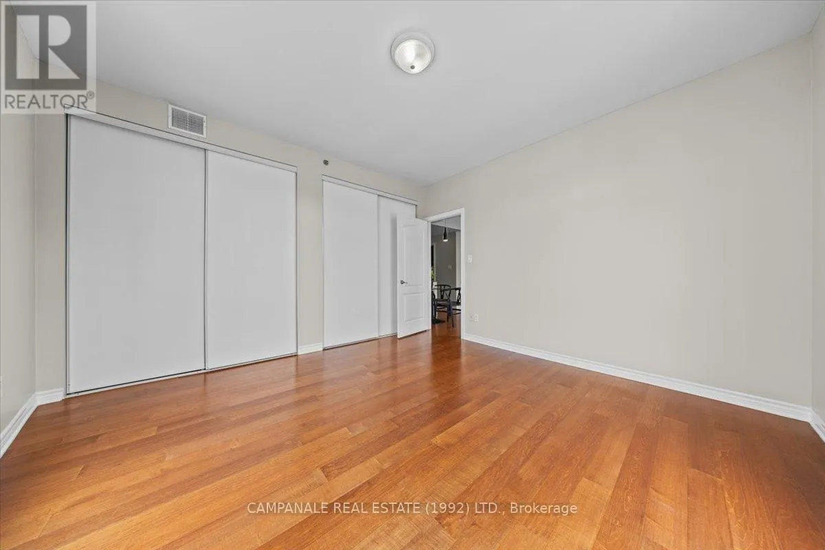 201 - 6 GROVE AVENUE