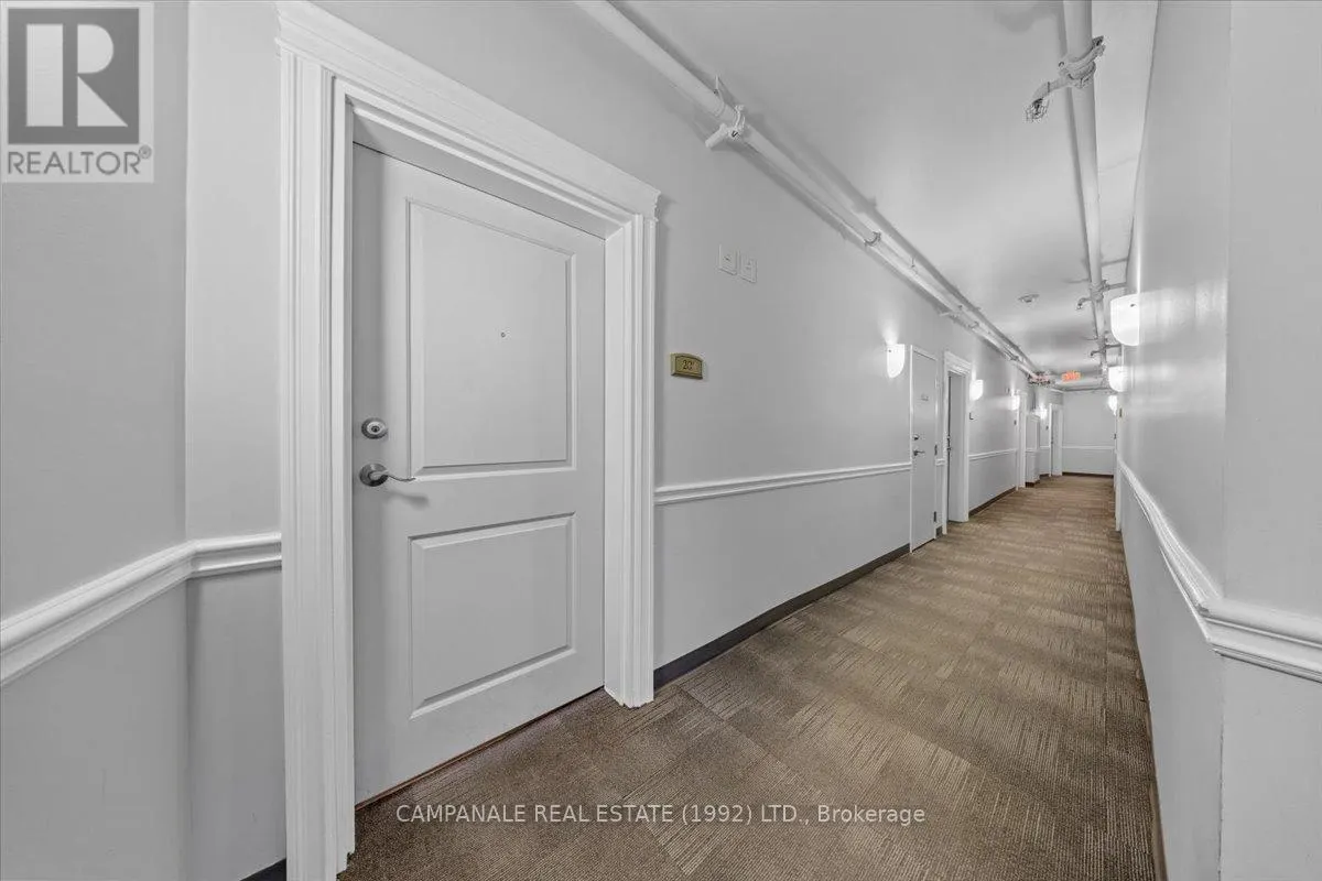 201 - 6 GROVE AVENUE