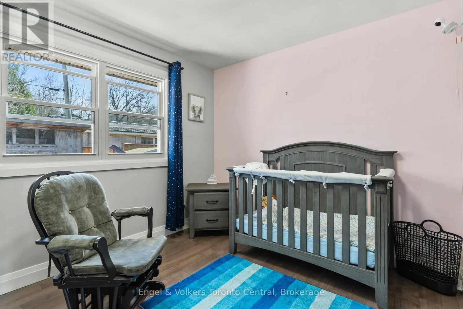 583 6TH STREET W