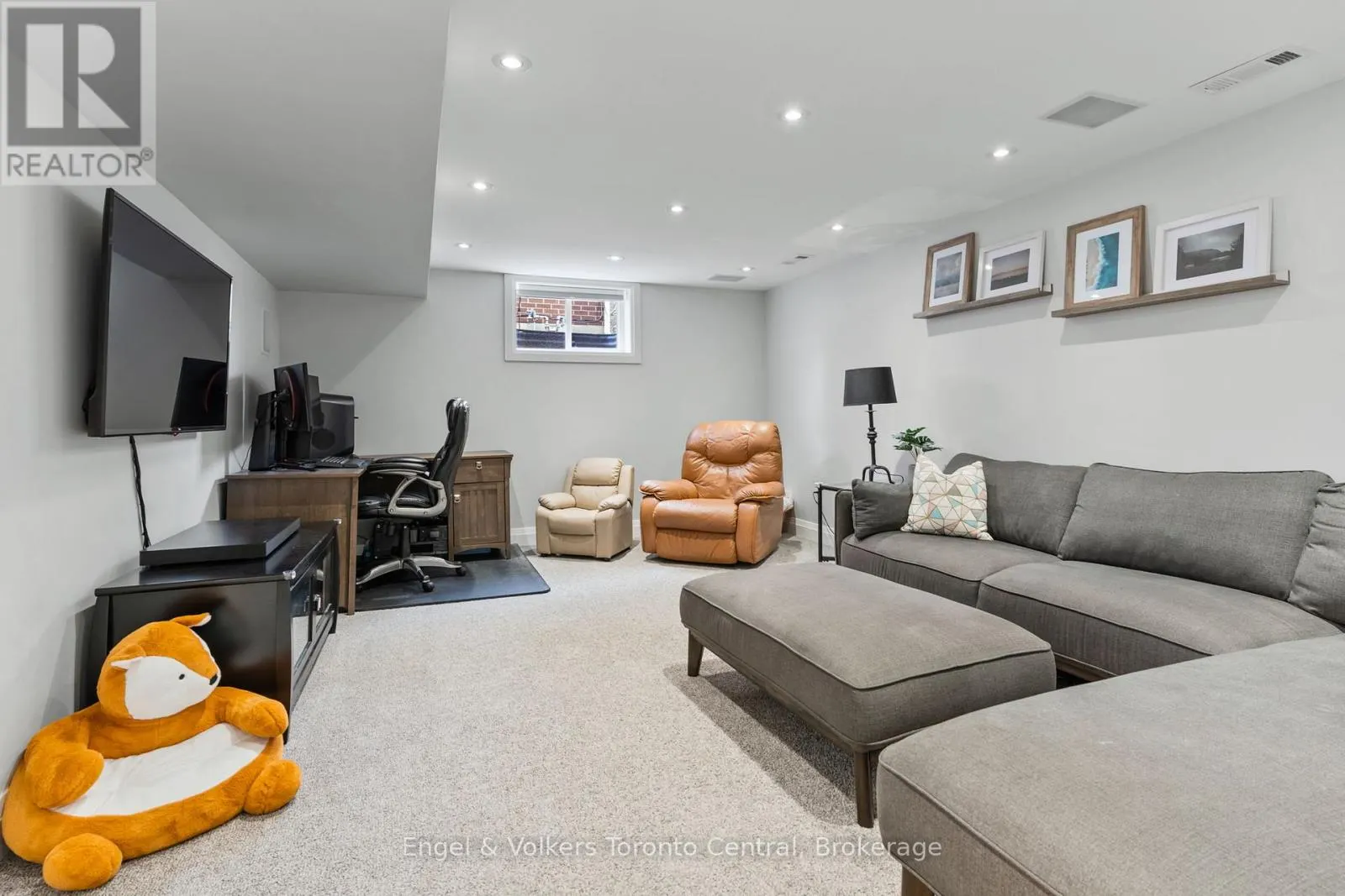 583 6TH STREET W