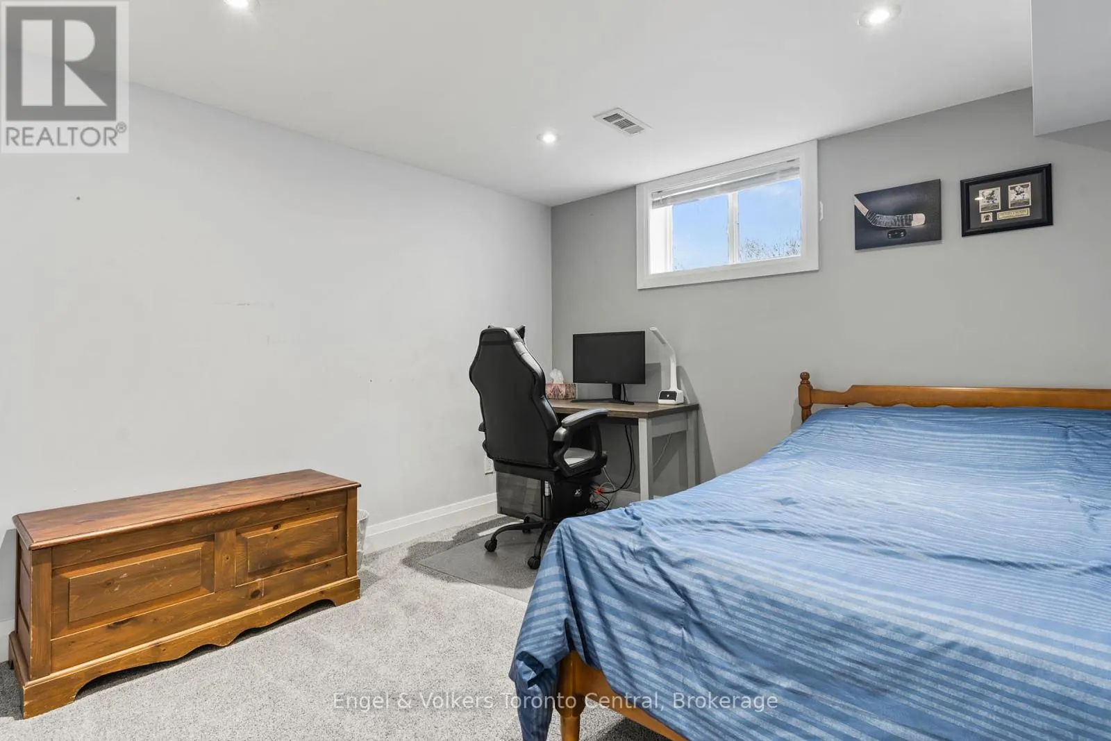 583 6TH STREET W