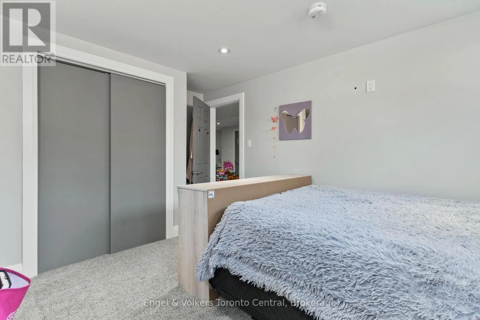 583 6TH STREET W