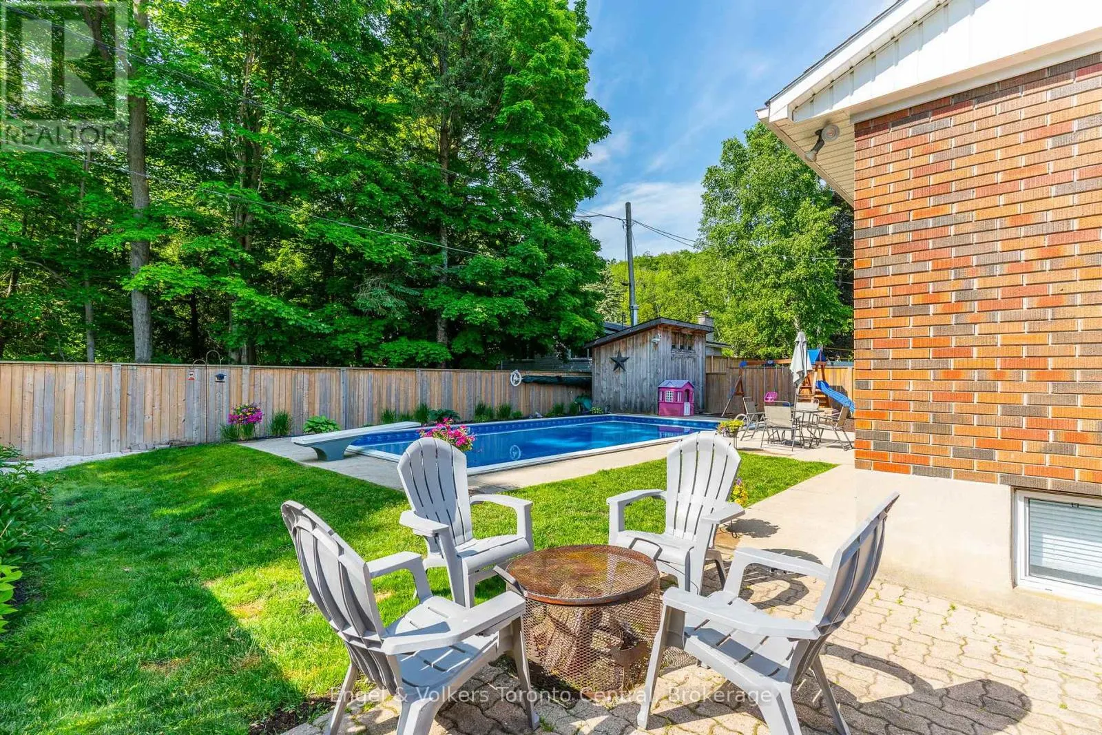 583 6TH STREET W